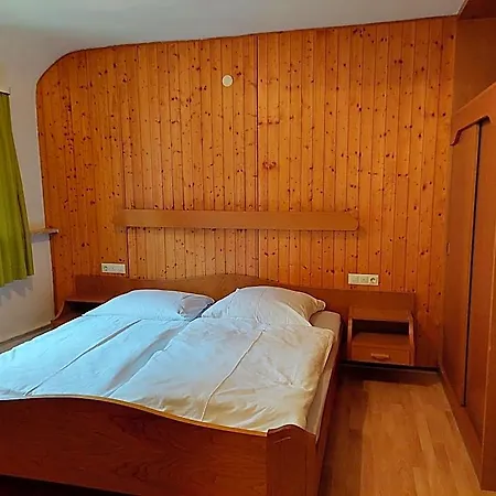 Zur Krone Hotel