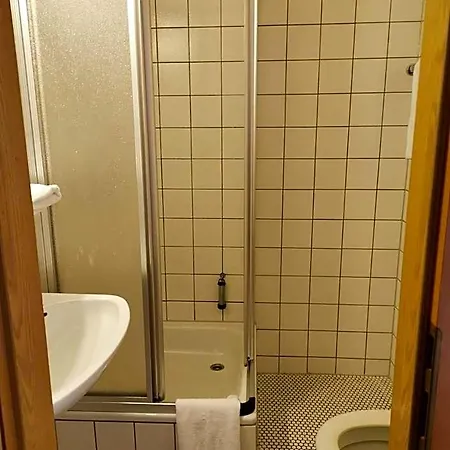 Zur Krone Hotel *